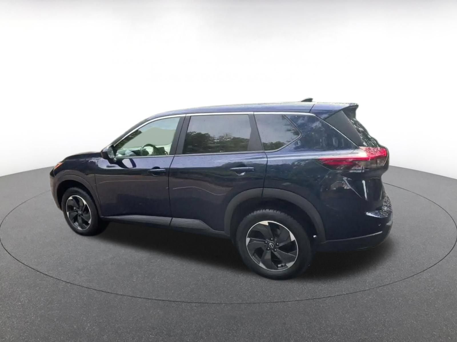 Used 2025 Nissan Rogue SV AWD/4WD image 9
