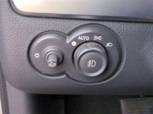 Used 2005 Chevrolet SSR Base w/ Preferred Equipment Group image 18