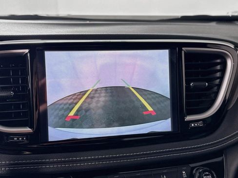 New 2027 Chrysler Pacifica Select AWD/4WD image 32