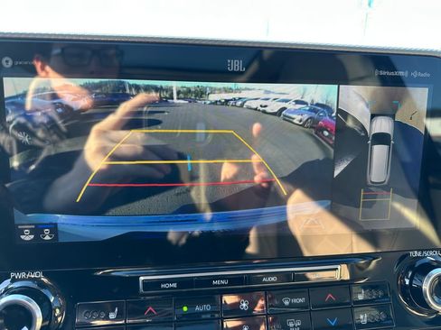 Used 2021 Toyota Highlander Platinum image 18