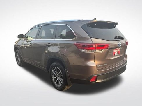 Used 2018 Toyota Highlander XLE AWD/4WD image 5