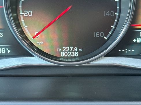 Used 2015 Volvo XC70 T6 Platinum w/ Protection Package image 30