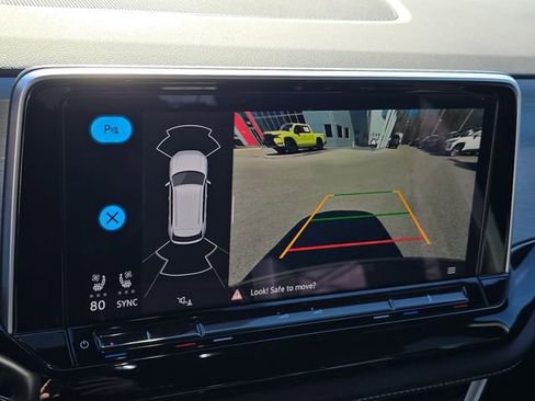 Used 2025 Volkswagen Atlas Cross Sport SE image 24