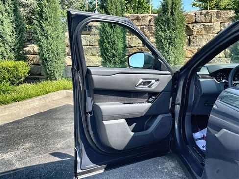 Used 2025 Land Rover Range Rover Velar Dynamic HSE image 17