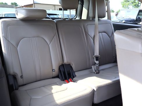 Used 2018 Ford Expedition Max Limited RWD image 25