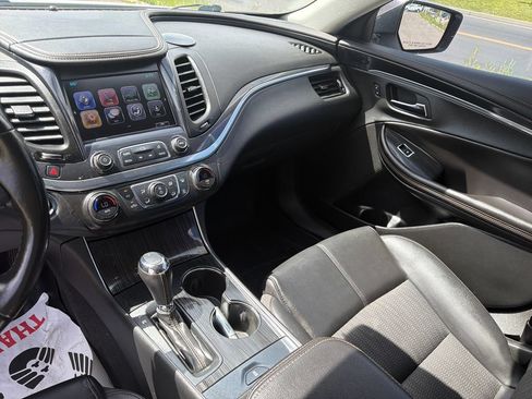 Used 2019 Chevrolet Impala LT FWD image 18