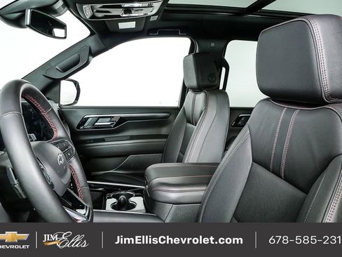 Used 2025 Chevrolet Suburban RST w/ Comfort Package image 6