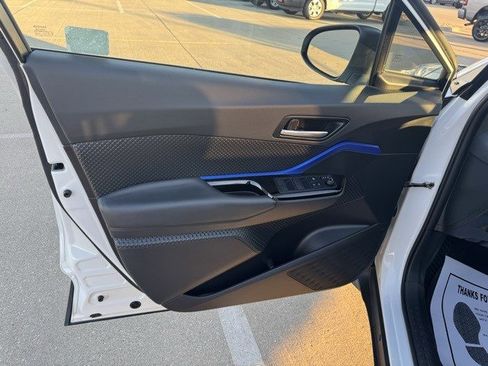 Used 2022 Toyota C-HR XLE image 8