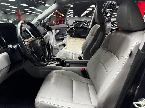 Used 2017 Honda Pilot Touring image 32
