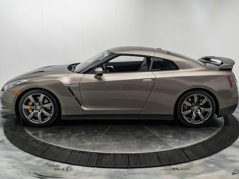 Used 2009 Nissan GT-R Premium AWD/4WD image 10