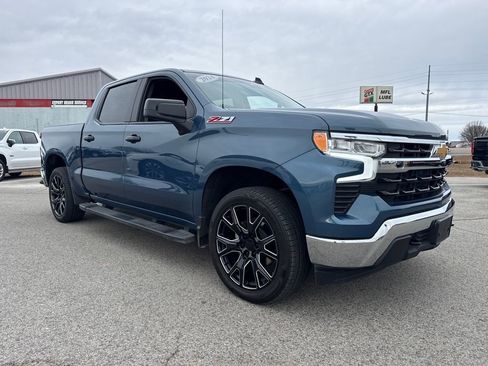Used 2024 Chevrolet Silverado 1500 LT w/ Z71 Off-Road Package image 9