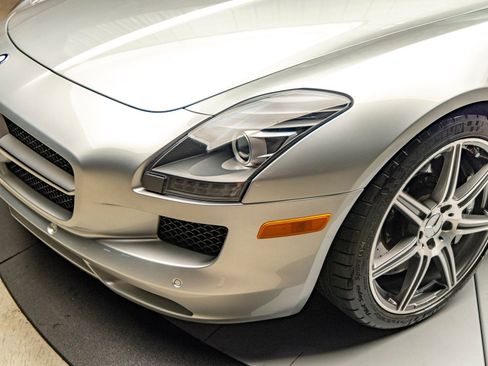 Used 2012 Mercedes-Benz SLS AMG Roadster image 25