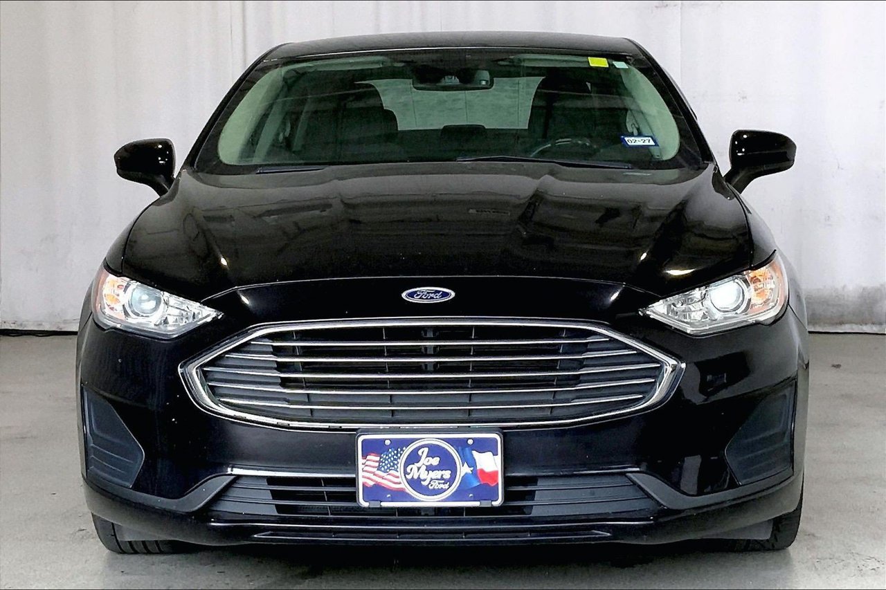 Used 2019 Ford Fusion SE FWD image 3
