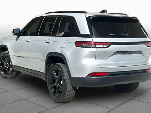 Used 2023 Jeep Grand Cherokee Altitude RWD image 12