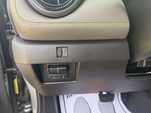 Used 2025 Chevrolet Colorado ZR2 w/ Technology Package AWD/4WD image 33