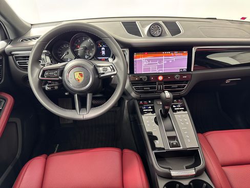 Certified 2026 Porsche Macan AWD/4WD image 24