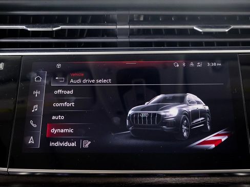 Used 2023 Audi Q8 Premium image 15