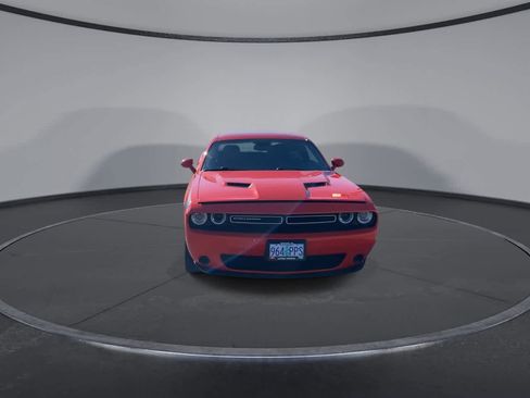 Used 2017 Dodge Challenger SXT image 3