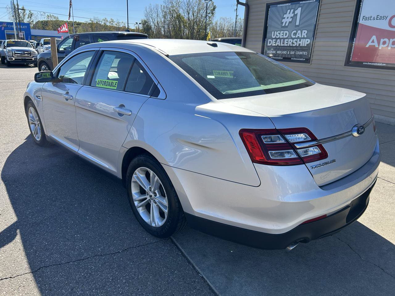 Used 2016 Ford Taurus SE FWD image 7