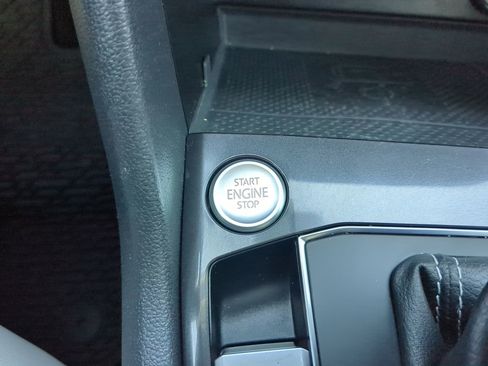 Used 2021 Volkswagen Tiguan SE image 25