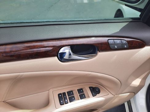 Used 2011 Buick Lucerne CXL FWD image 11