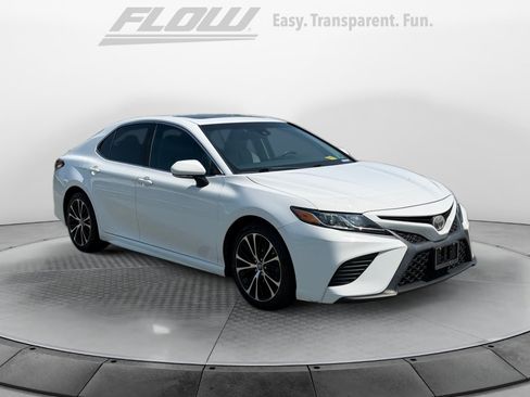 Used 2018 Toyota Camry SE w/ Moonroof Package FWD image 1