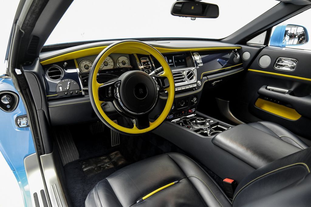 Used 2021 Rolls-Royce Dawn RWD image 9