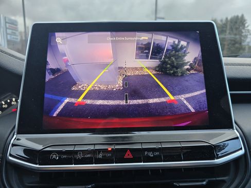 Used 2023 Jeep Compass Limited image 21