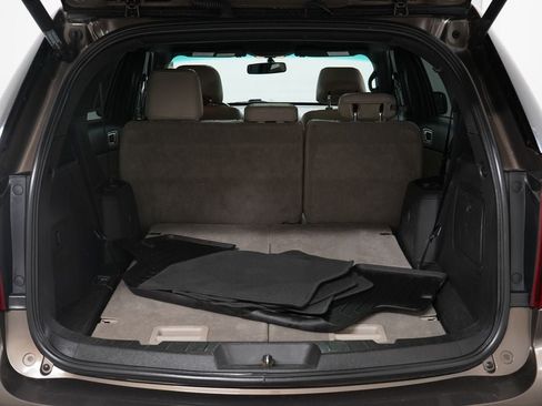 Used 2015 Ford Explorer XLT w/ Equipment Group 202B FWD image 32