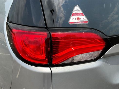 Used 2019 Chrysler Pacifica Touring Plus w/ Advanced Safetytec Group FWD image 22