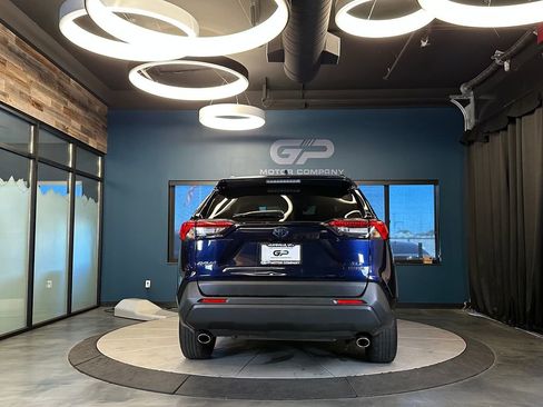 Used 2020 Toyota RAV4 XLE w/ XLE Grade Weather Package AWD/4WD image 4