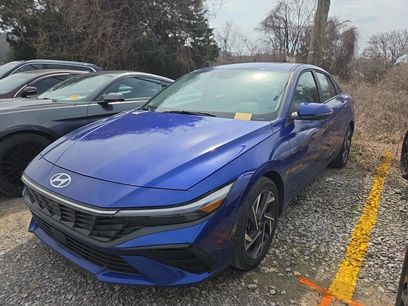 Used 2025 Hyundai Elantra Limited w/ Cargo Package