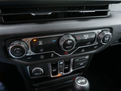 Used 2024 Jeep Wrangler Sport S image 30