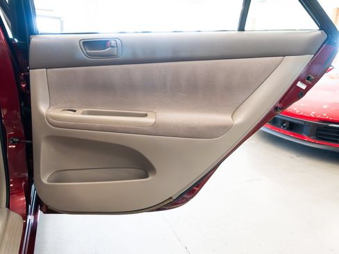 Used 2003 Toyota Camry LE w/ Preferred Accessory Pkg FWD image 19