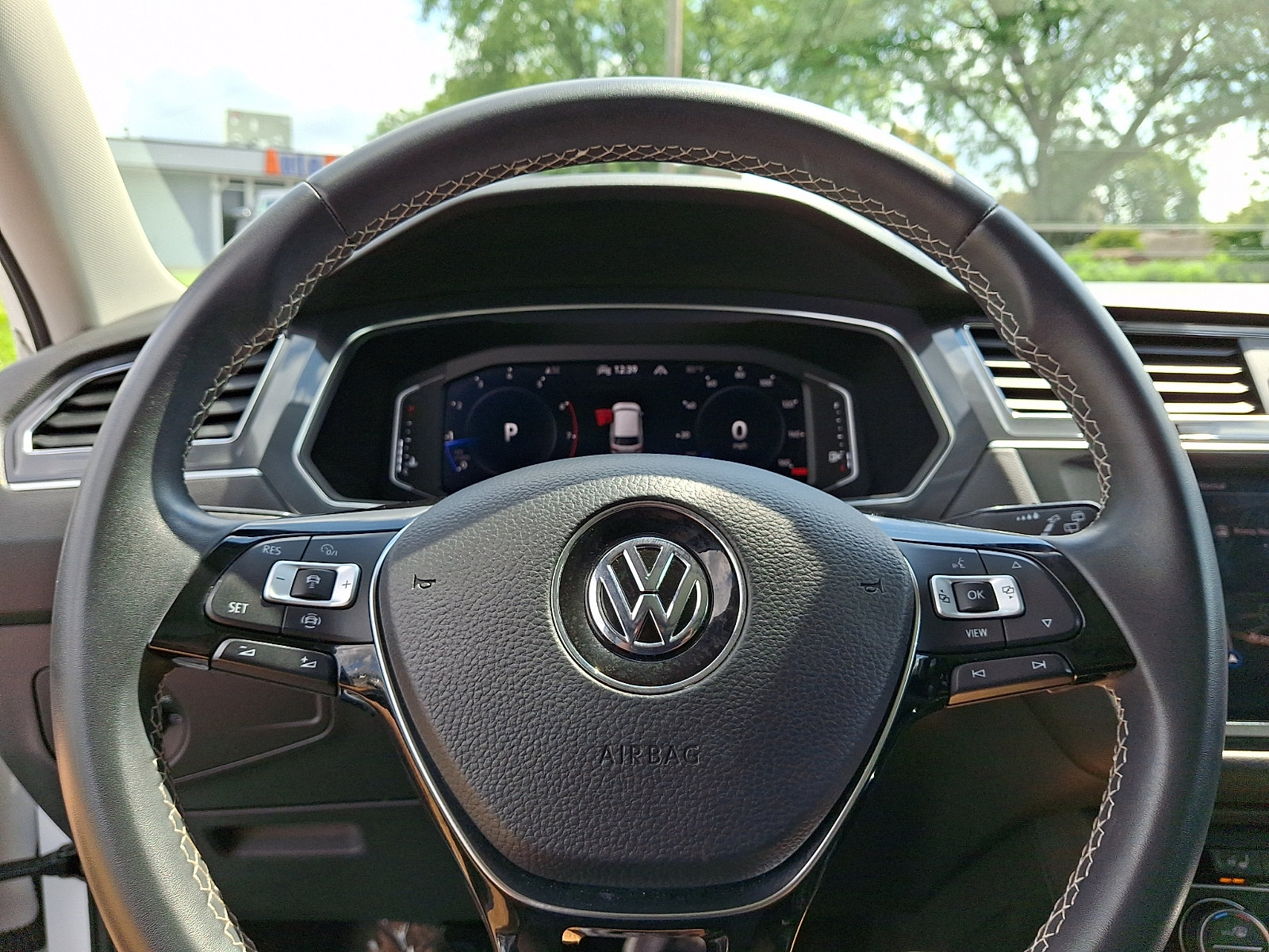 Used 2021 Volkswagen Tiguan SEL AWD/4WD image 18
