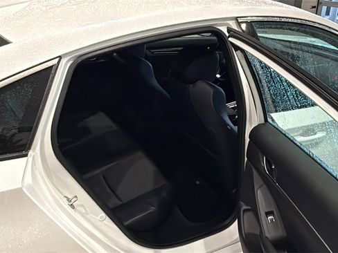 Used 2018 Honda Accord Sport image 14