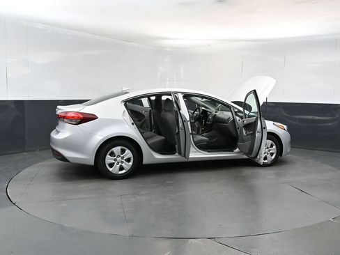Used 2017 Kia Forte LX FWD image 26
