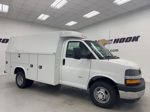 New 2026 Chevrolet Express 3500 w/ Power Convenience Package RWD image 3