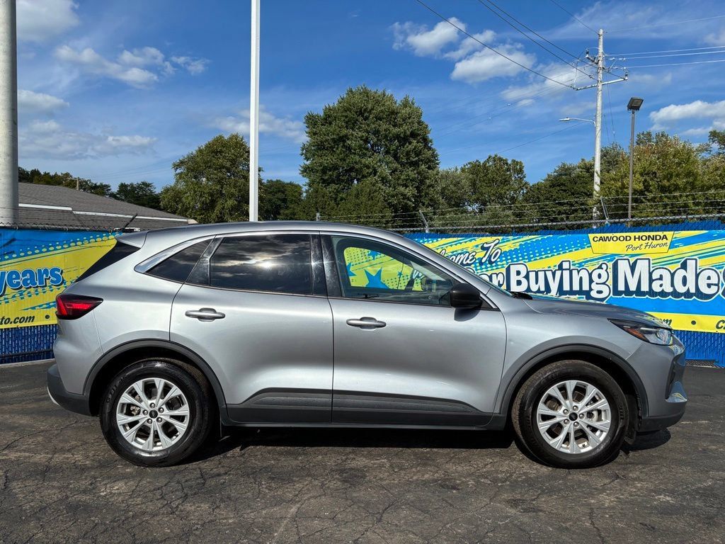Used 2023 Ford Escape Active w/ Cold Weather Package FWD image 2