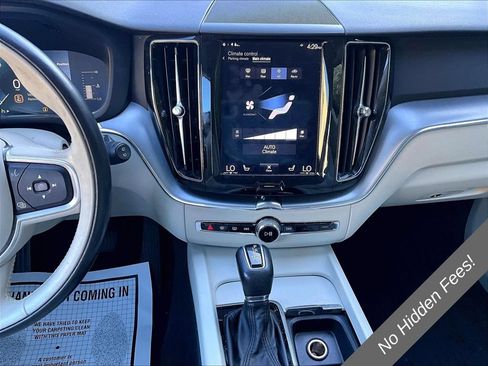 Used 2019 Volvo XC60 T5 Momentum w/ Premium Package AWD/4WD image 6