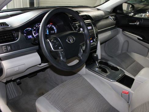 Used 2012 Toyota Camry LE FWD image 18