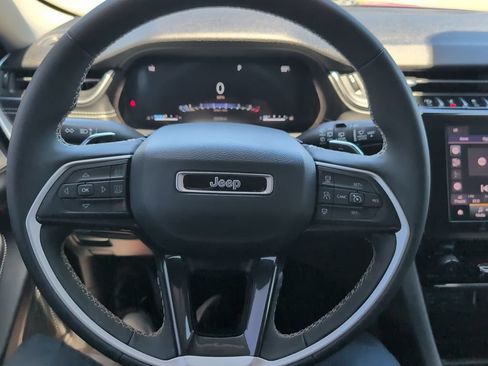 Used 2023 Jeep Grand Cherokee Laredo RWD image 15