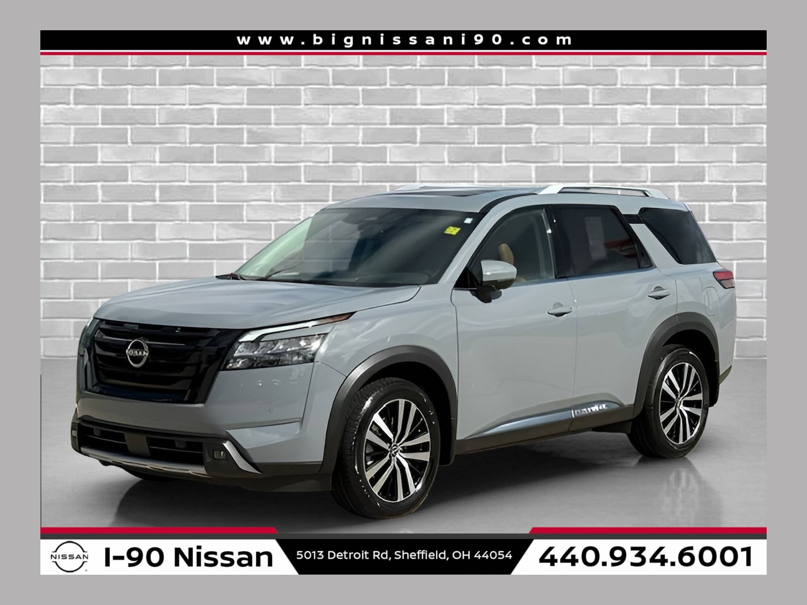 Certified 2025 Nissan Pathfinder Platinum AWD/4WD image 1