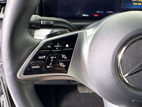 Used 2025 Mercedes-Benz GLB 250 image 11