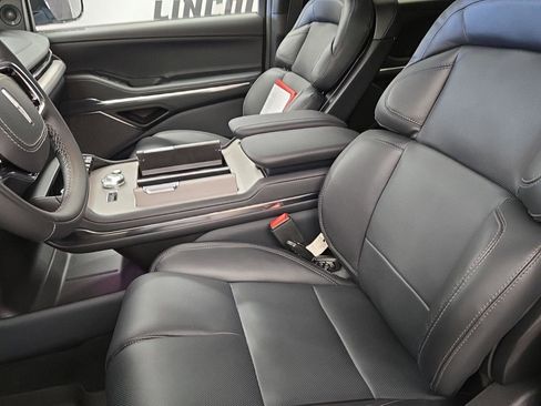 New 2025 Lincoln Navigator Reserve w/ Jet Appearance Package image 13