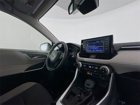 Used 2020 Toyota RAV4 XLE image 25