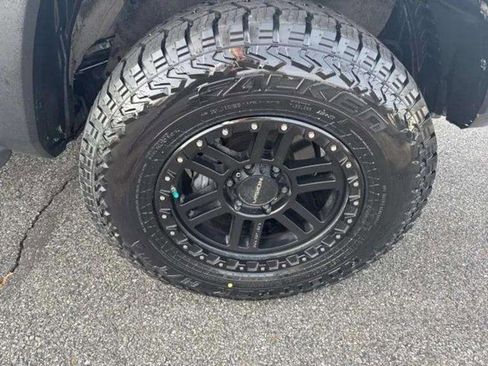 Used 2020 Toyota Tacoma TRD Off-Road w/ Technology Package image 27