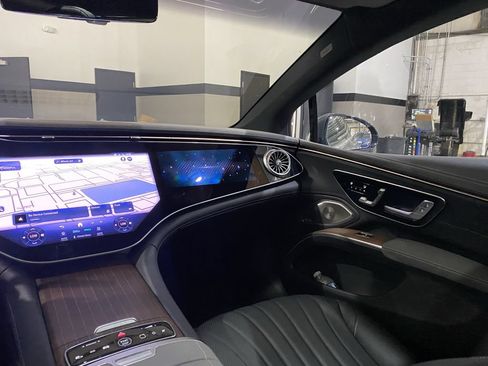 Used 2022 Mercedes-Benz EQS 580 4MATIC Sedan image 4
