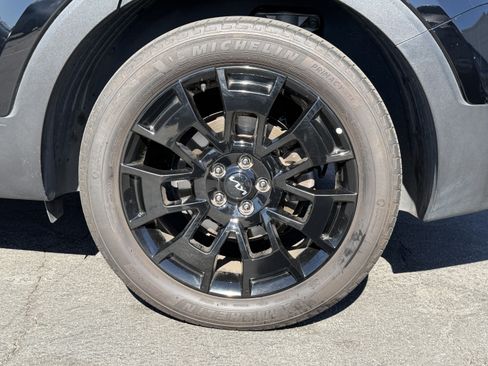Certified 2022 Kia Telluride EX w/ EX Premium Package AWD/4WD image 9