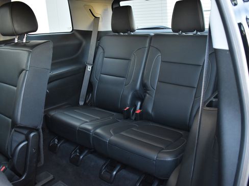 Used 2023 GMC Acadia SLT image 19